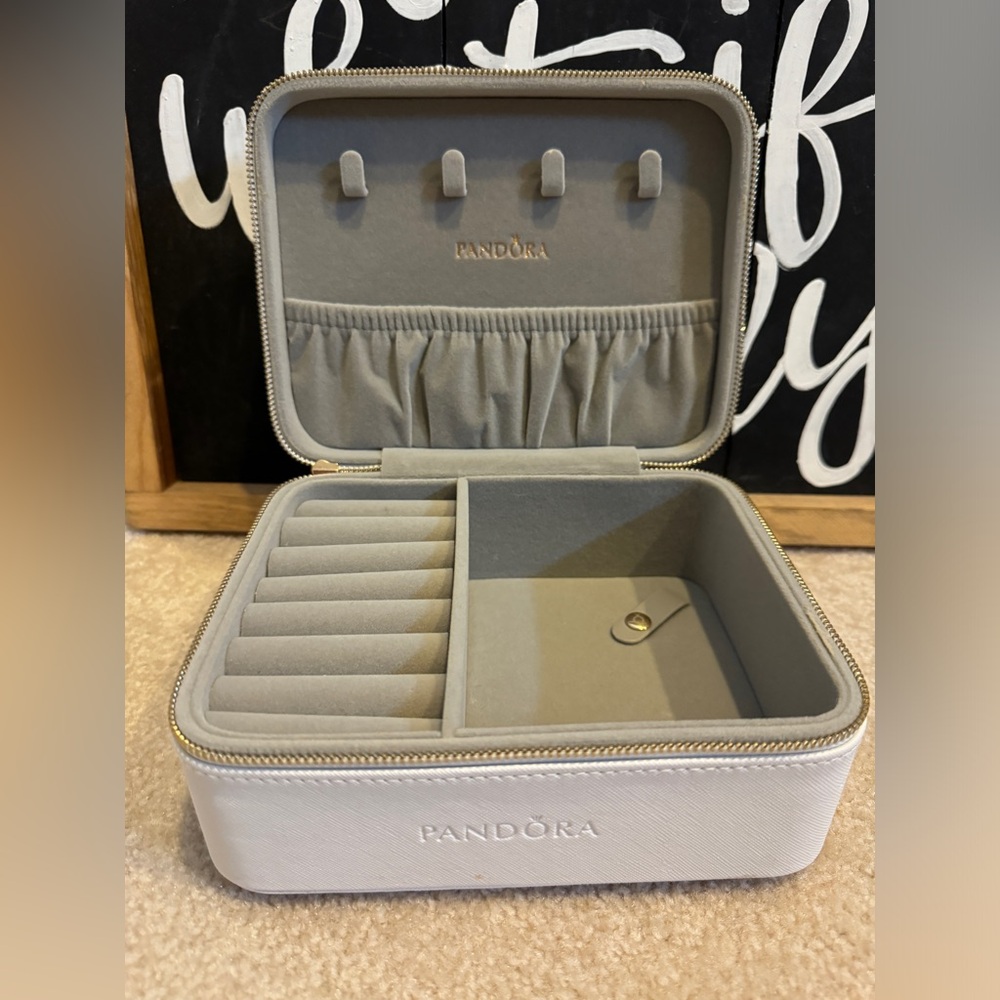 Pandora White Floral Jewelry Box - Picture 3 of 3